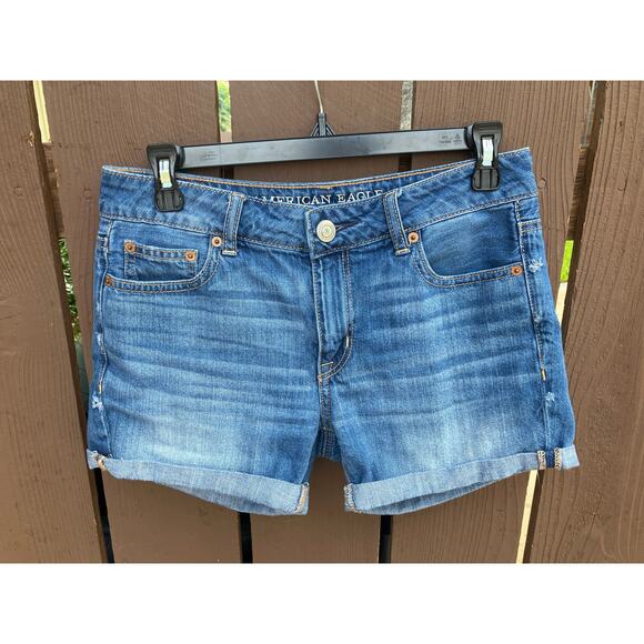 AMERICAN EAGLE WOMENS SIZE 0 BOY MIDI ROLLED HEM JEAN SHORTS - Picture 1 of 9